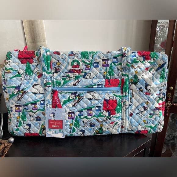 Vera Bradley large duffle snoopy ski slope NEW - Picture 3 of 12
